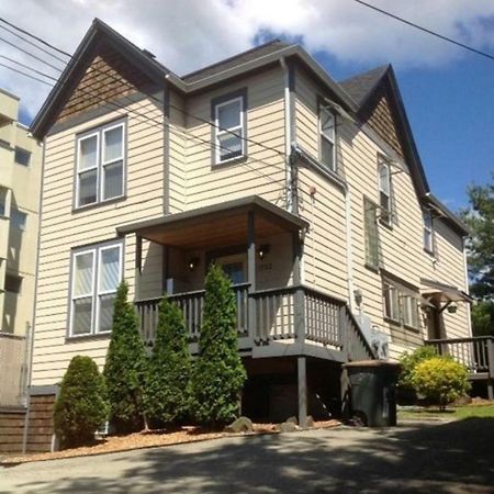 Capitol Hill Luxury Apartments シアトル エクステリア 写真