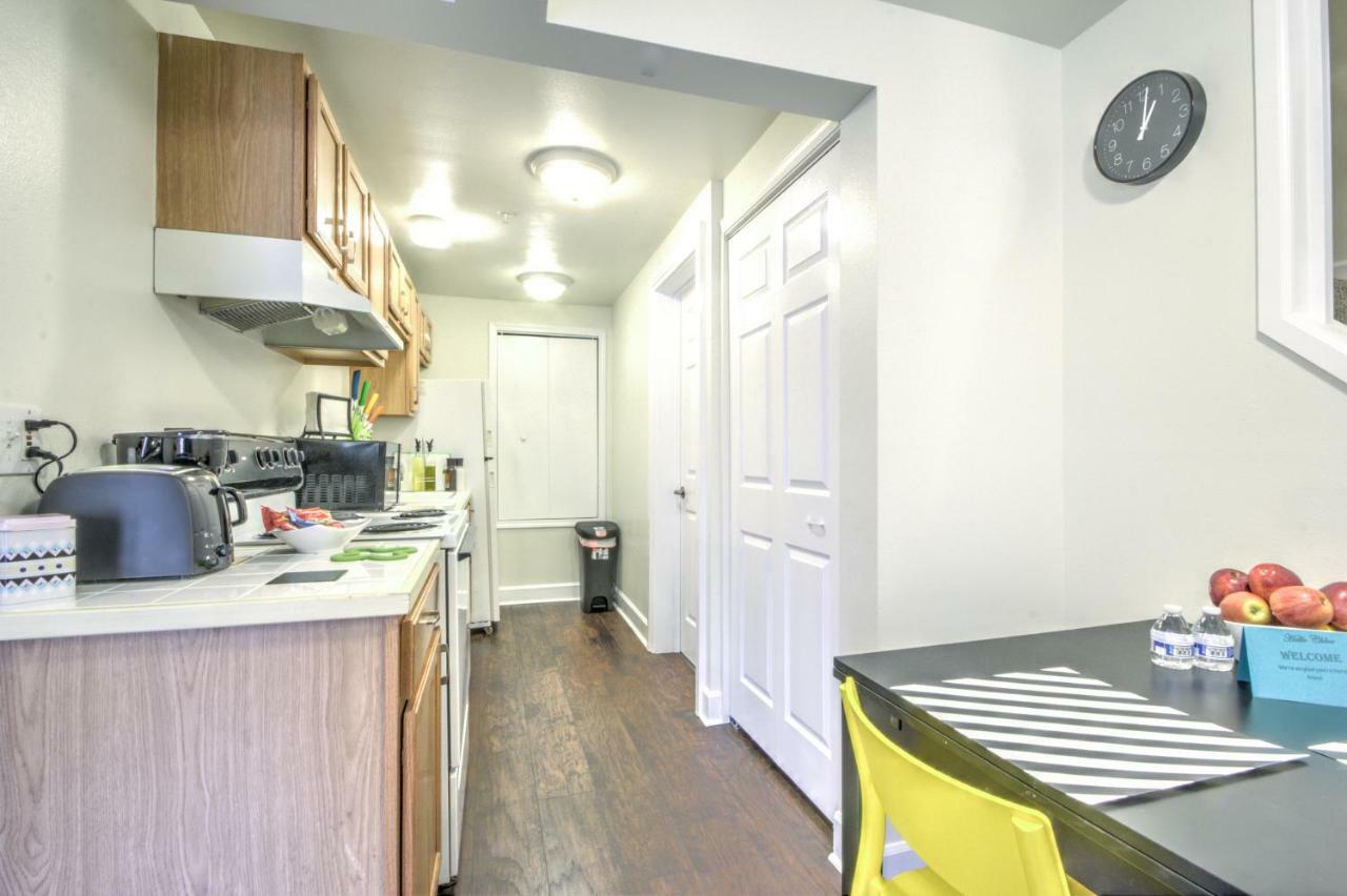 Capitol Hill Luxury Apartments シアトル エクステリア 写真
